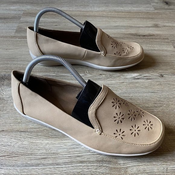 Stride Rite Shoes New Easy Spirit Slip On Tan Beige Floral Cut Out